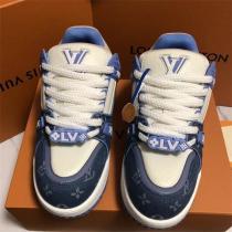 LOUIS VUITTON 偽物 スニーカー ブルー＆ホワイト モノグラムロゴ デイリーユース ルイヴィトン