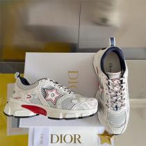 DIOR コピー スニーカー ホワイトメッシュ素材 ディテール強調 スポーティエレガント ディオール
