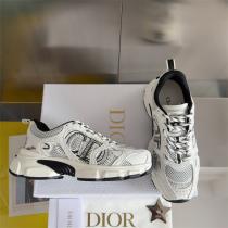 DIOR コピー スニーカー ホワイトメッシュ素材 ディテール強調 スポーティエレガント ディオール