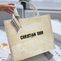 DIOR コピー トートバッグ アイボリー キャンバス ロゴエンボス ディオール