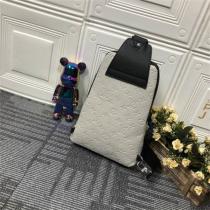 LOUIS VUITTON スーパーコピー ボディバッグ ホワイト×ブラック 青色LVロゴ ルイヴィトン