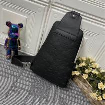 LOUIS VUITTON スーパーコピー ボディバッグ ホワイト×ブラック 青色LVロゴ ルイヴィトン