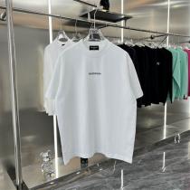 BALENCIAGA 偽物 Tシャツ ロゴ ディテール シンプル 高級感 控えめ デザイン バレンシアガ