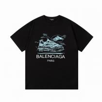 BALENCIAGA スーパーコピー Tシャツ スニーカー デザイン スタイリッシュな 象徴的 イラスト 印象 シンプル バレンシアガ
