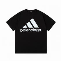 バレンシアガ 偽物 Tシャツ ブラック 三本線ロゴ 際立つデザイン 雰囲気 モダンな スポーティー BALENCIAGA 