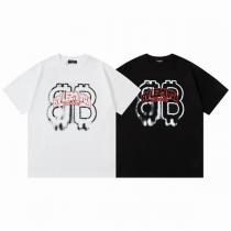 BALENCIAGA スーパーコピー Tシャツ ビットコイン風ロゴ ユニーク レトロ フォント 「B」ロゴ デザイン バレンシアガ