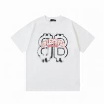 BALENCIAGA スーパーコピー Tシャツ ビットコイン風ロゴ ユニーク レトロ フォント 「B」ロゴ デザイン バレンシアガ