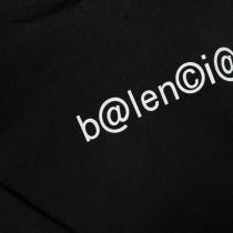 バレンシアガ スーパーコピー パーカー 記号 数字 ロゴ 現代的 独特な印象 与える シンプル ブランド BALENCIAGA