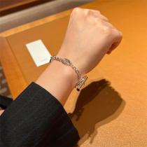 エルメス コピー ブレスレット シルバーチェーンとオーバルリンク エレガントデザイン HERMES