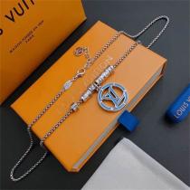 ルイヴィトン コピー ネックレス エレガントな「LV」ロゴ シルバーチェーン LOUIS VUITTON