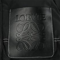 LOEWE コピー ダウンジャケット ブラック レザーパッチ スタイリッシュ ロエベ