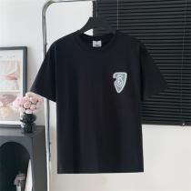 バーバリー 偽物 Tシャツ 騎士 ロゴ アートワーク ブラック ホワイト BURBERRY