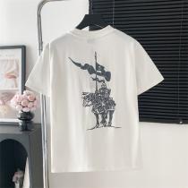バーバリー 偽物 Tシャツ 騎士 ロゴ アートワーク ブラック ホワイト BURBERRY
