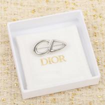 DIOR コピー ブローチ 高品質 CDロゴ シルバー 高級感 エレガント ディオール 