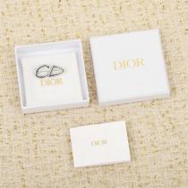 DIOR コピー ブローチ 高品質 CDロゴ シルバー 高級感 エレガント ディオール 