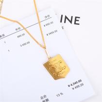 セリーヌ スーパーコピー ネックレス ゴールド シールド型 ロゴ 洗練 CELINE