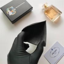 プラダ コピー カードケース サフィアーノレザー ブラック SPHERE ロゴ コンパクト PRADA 