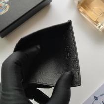 PRADA 偽物 カードケース サフィアーノレザー ブラック ロゴ シンプル 高級感 プラダ 