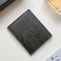 PRADA 偽物 カードケース サフィアーノレザー ブラック ロゴ シンプル 高級感 プラダ 