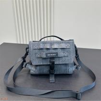 BALENCIAGA コピー ハンドバッグ キャンバス ロゴ ミリタリー ディテール コンパクト バレンシアガ 