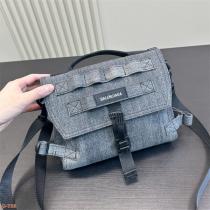BALENCIAGA コピー ハンドバッグ キャンバス ロゴ ミリタリー ディテール コンパクト バレンシアガ 