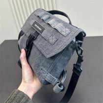 BALENCIAGA コピー ハンドバッグ キャンバス ロゴ ミリタリー ディテール コンパクト バレンシアガ 