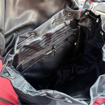 PRADA 偽物 リュック ブラック ナイロン ロゴ ジッパーポケット プラダ