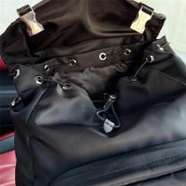 PRADA 偽物 リュック ブラック ナイロン ロゴ ジッパーポケット プラダ