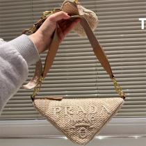 プラダ 偽物 バッグ 三角シルエット ロゴ エンボス ストロー素材 ショルダーストラップ PRADA