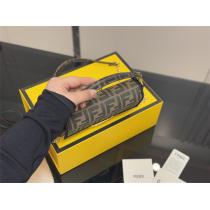 FENDI コピー ショルダーバッグ アイコニック FFロゴ ブラック グレー ゴールド金具 フェンデイ