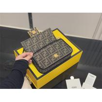 FENDI コピー ショルダーバッグ アイコニック FFロゴ ブラック グレー ゴールド金具 フェンデイ