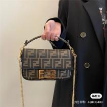 FENDI コピー ショルダーバッグ アイコニック FFロゴ ブラック グレー ゴールド金具 フェンデイ