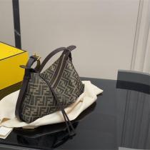 フェンデイ 偽物 ショルダーバッグ キャンバス素材 FFロゴ ダークブラウン レザー FENDI