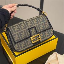 FENDI スーパーコピー ショルダーバッグ キャンバス FFロゴ ゴールドバックル コンパクト フェンデイ