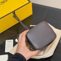 フェンデイ コピー ショルダーバッグ キャンバス FFロゴ 巾着型 ブラウン レザー FENDI