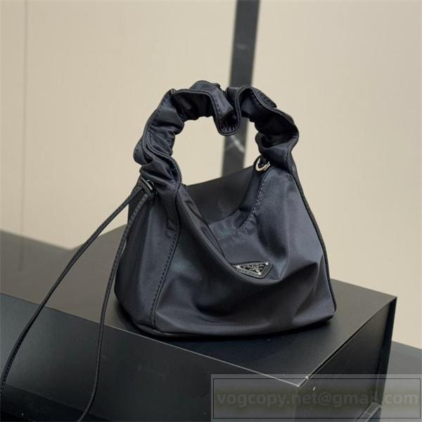 PRADA 偽物 ショルダーバッグ ナイロン ブラック ロゴ ギャザー仕様 軽量 コンパクト プラダ