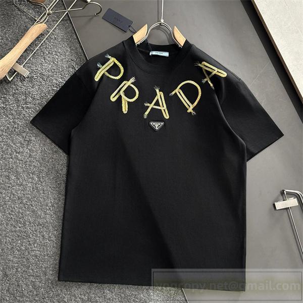 超人気 PRADA 偽物 Tシャツ 立体ロゴ 刺繍デザイン モード感 ブラック ファッション プラダ