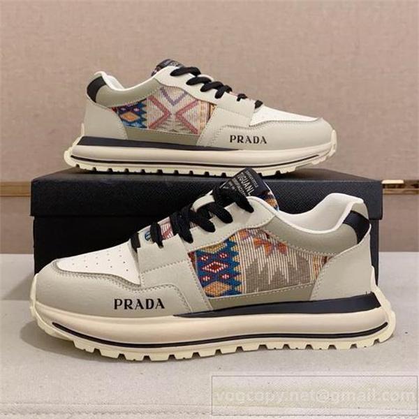 PRADA 偽物 スニーカー ホワイトレザー×カラフルファブリック エスニックデザイン 個性的な一足 プラダ