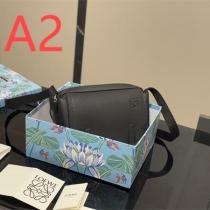 LOEWE スーパーコピー ショルダーバッグ グレー ベージュ レザー ロゴ コンパクト収納 ロエベ