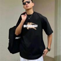 バーバリー 偽物 Tシャツ クラシックデザイン ロゴプリント 騎士エンブレム ブラック BURBERRY