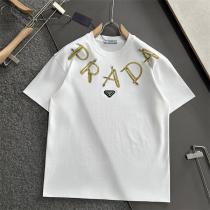 超人気 PRADA 偽物 Tシャツ 立体ロゴ 刺繍デザイン モード感 ブラック ファッション プラダ
