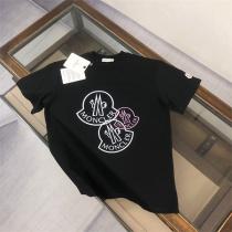 モンクレール コピー Tシャツ マルチロゴ モダンアート風デザイン シンプル＆洗練スタイル