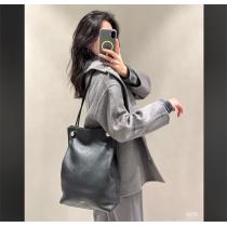 25ss Pebble pouch　LOEWE ロエベショルダーバッグコピー人気新作大容量斜め掛けおしゃれ通勤バッグ