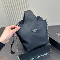 PRADA コピー ハンドバッグ ナイロン トライアングルロゴプレート 軽量 耐久性 プラダ 