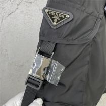 プラダ 偽物 カーゴハーフパンツ ナイロン トライアングルロゴプレート PRADA