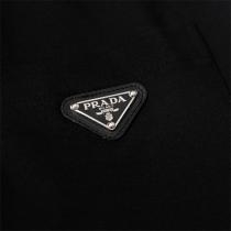 PRADA 偽物 スウェットパンツ 控えめロゴ刺繍×トライアングルロゴプレート付き プラダ