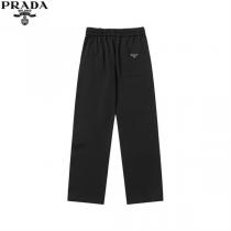 プラダ スーパーコピー スウェットパンツ エンボスロゴ×トライアングルプレート 上品なデザイン PRADA
