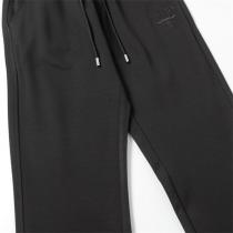プラダ スーパーコピー スウェットパンツ エンボスロゴ×トライアングルプレート 上品なデザイン PRADA