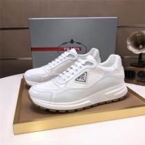 PRADA 偽物 スムースレザースニーカー トライアングルロゴプレート×厚底ソール プラダ