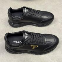 PRADA スーパーコピー バイカラースニーカー 洗練されたホワイト×ダークグレー クッション性抜群 プラダ